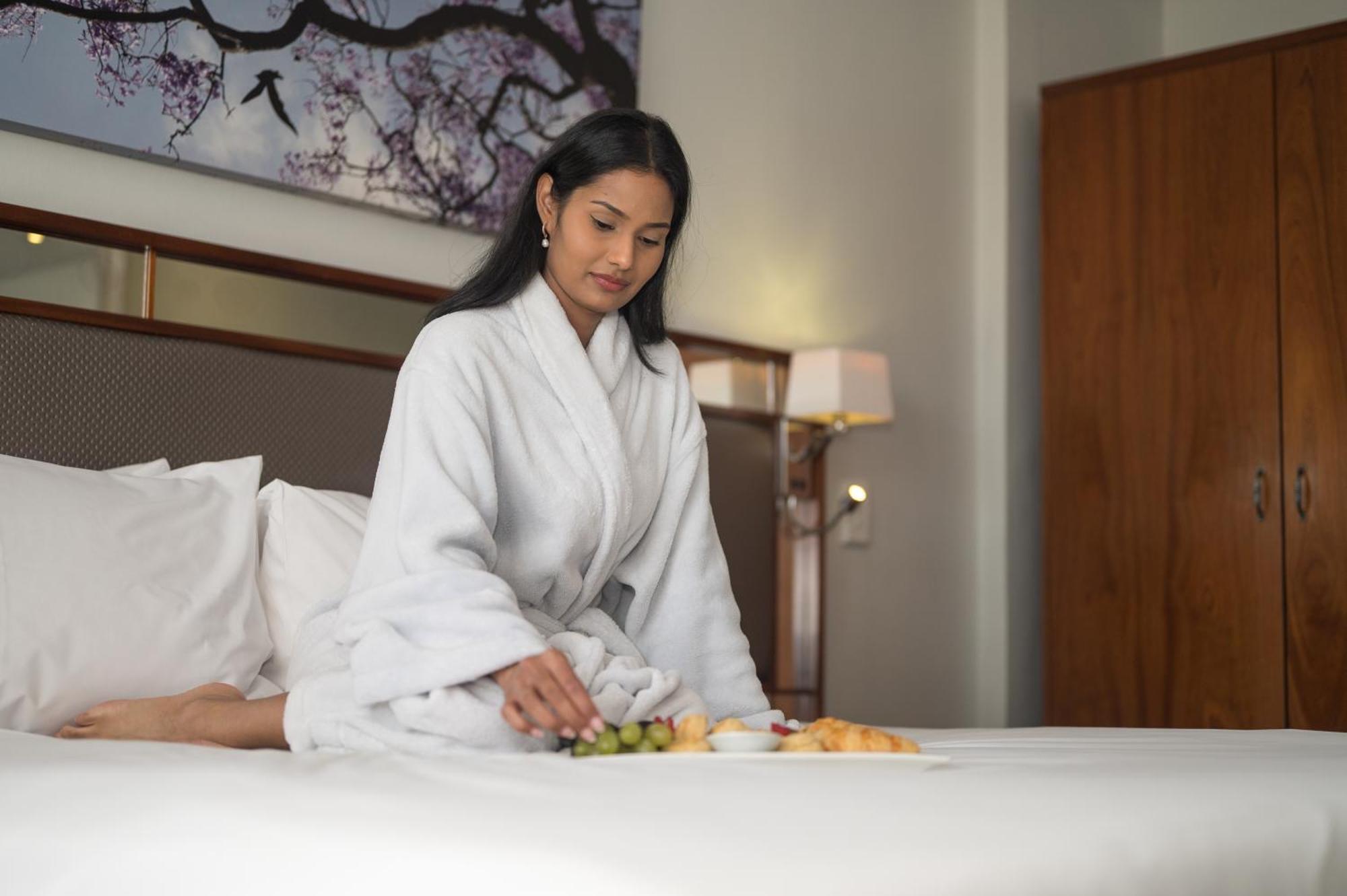 Anew Hotel Hatfield Pretoria Bagian luar foto