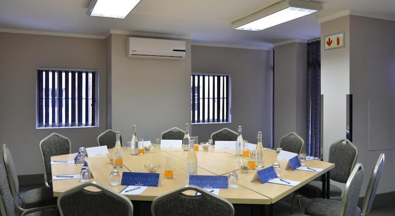 Anew Hotel Hatfield Pretoria Bagian luar foto