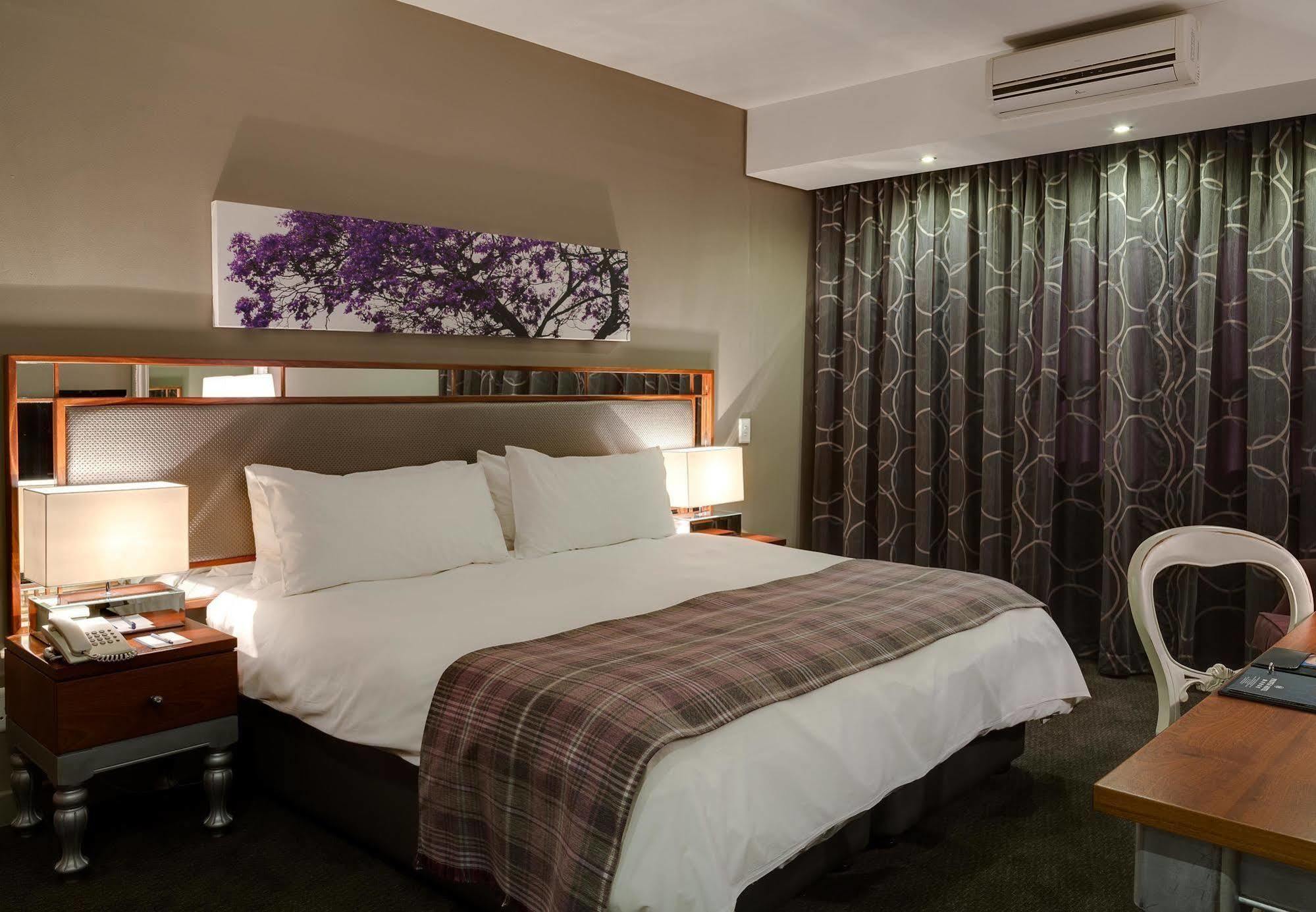 Anew Hotel Hatfield Pretoria Bagian luar foto