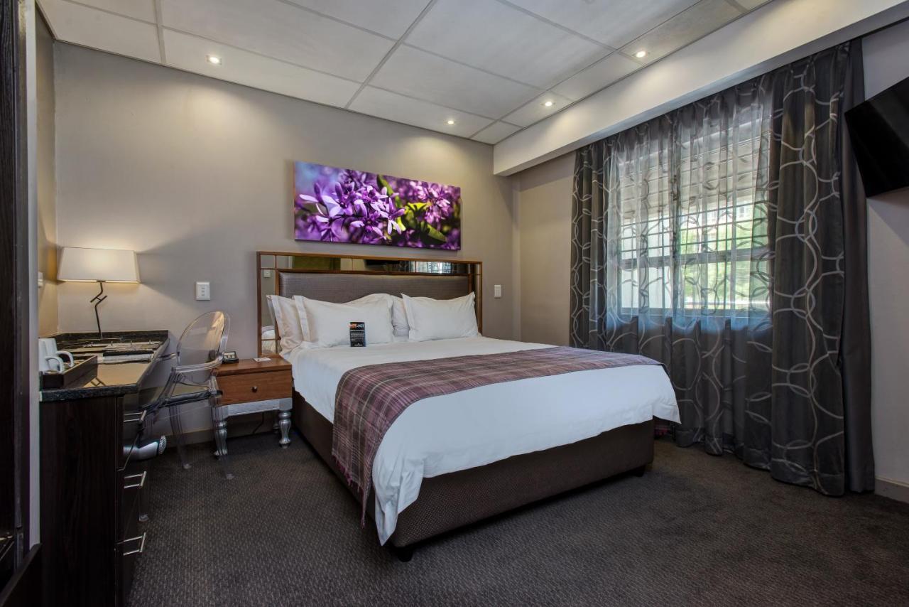 Anew Hotel Hatfield Pretoria Bagian luar foto